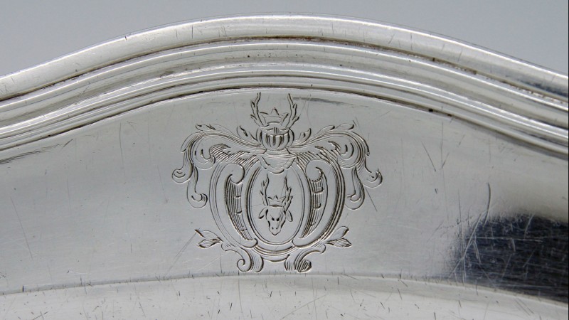 Très grand plat en argent massif armorié, par Eloi Guérin - Paris, 1755-1756