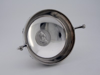 Coupe de mariage royaliste, aux profils de Louis XVI et de Marie-Antoinette - Argent massif, Paris vers 1900