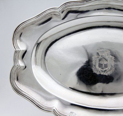 Petit plat en argent massif armorié, par Claude Laurent - Paris, 1743-1744