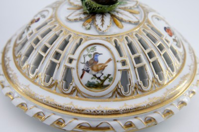 Marronnière en porcelaine ajourée, décor aux oiseaux - Allemagne, fin du XIXe