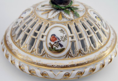 Marronnière en porcelaine ajourée, décor aux oiseaux - Allemagne, fin du XIXe