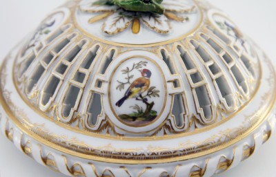 Marronnière en porcelaine ajourée, décor aux oiseaux - Allemagne, fin du XIXe