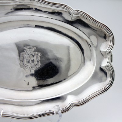 Petit plat en argent massif armorié, par Claude Laurent - Paris, 1743-1744