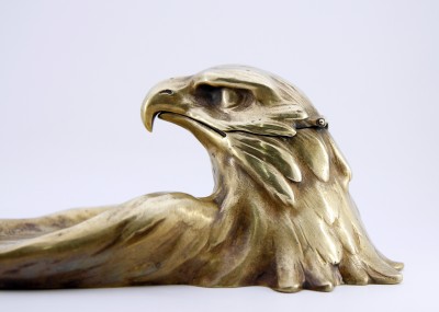 Encrier écritoire à la tête d'aigle - Bronze doré, vers 1900