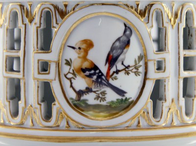 Marronnière en porcelaine ajourée, décor aux oiseaux - Allemagne, fin du XIXe