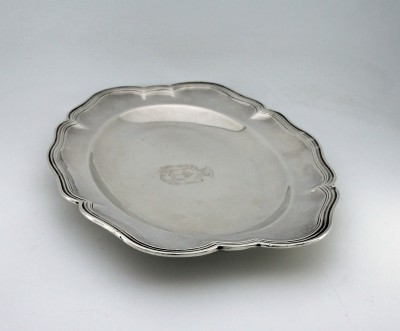 Petit plat en argent massif armorié, par Claude Laurent - Paris, 1743-1744