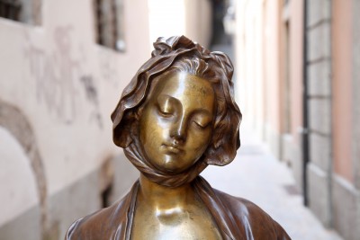 Fernand CIAN (1889-1954) - Jeune fille à la rose, bronze à double patine