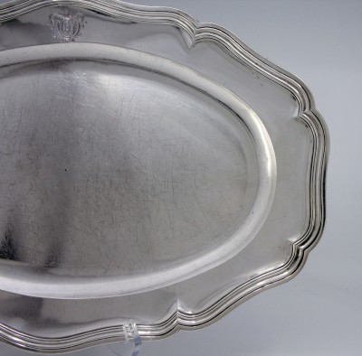 Très grand plat en argent massif armorié, par Eloi Guérin - Paris, 1755-1756