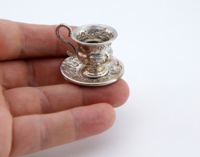 Tasse à déjeuner en argent miniature - Minuscula par Jules Girardot, actif à Paris de 1849 à 1861