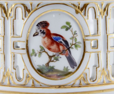 Marronnière en porcelaine ajourée, décor aux oiseaux - Allemagne, fin du XIXe