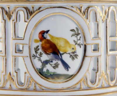 Marronnière en porcelaine ajourée, décor aux oiseaux - Allemagne, fin du XIXe